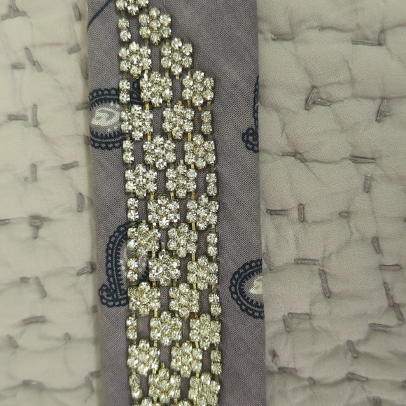 Pre stitched Bedazzled bandana - Picture 5 of 7